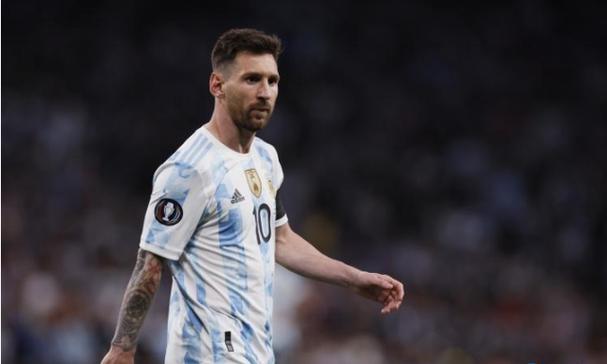 难怪董洁成带货女王，素人照穿也可以，气质优雅，时髦度不输明星